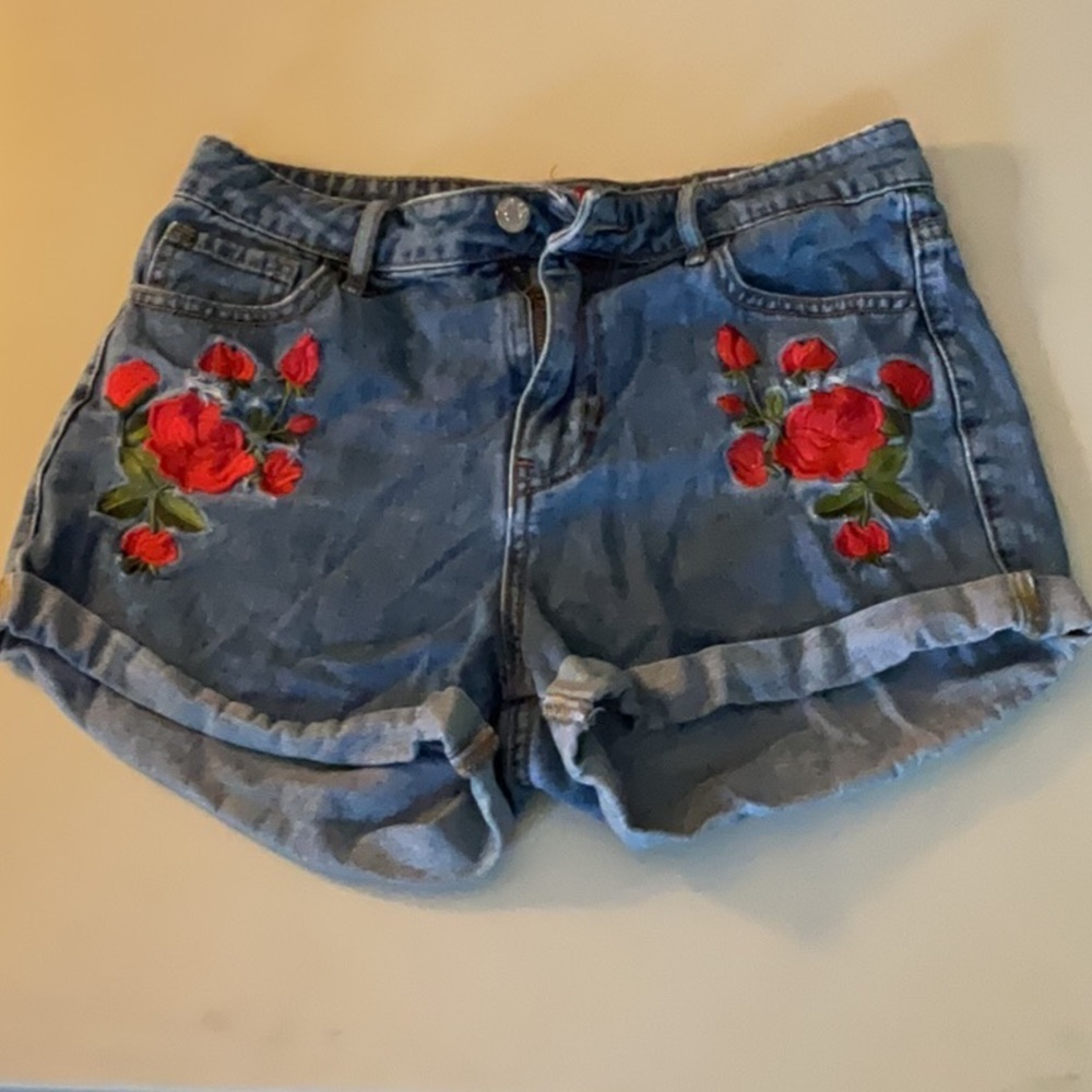 Woman’s GUESS jean shorts